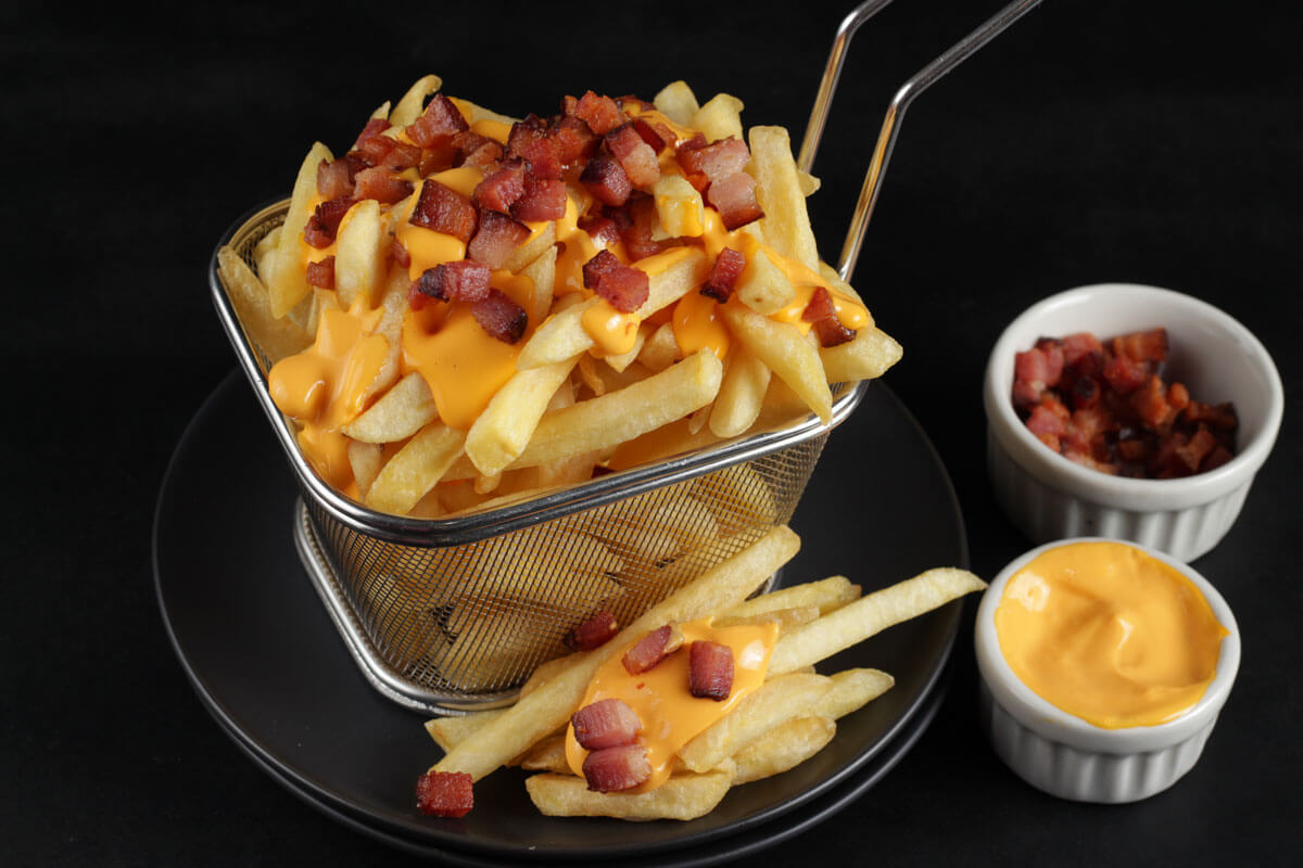 FRITAS MÉDIA C/ BACON E QUEIJO